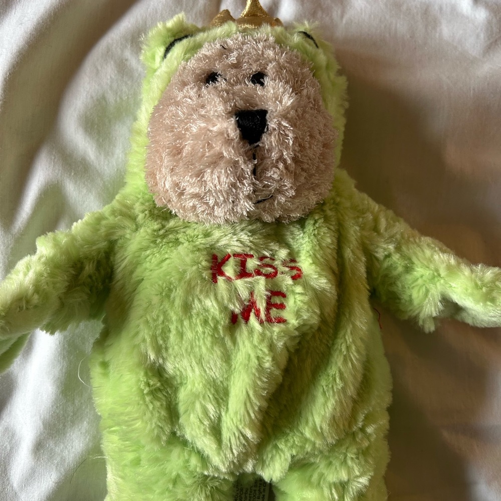 Starbucks 2004 discontinued “kiss me” bear